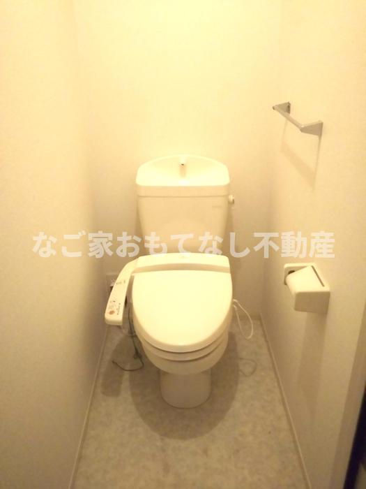 トイレ　※写真は別号室