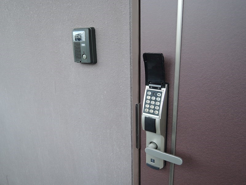 玄関　玄関ドアは庵消防号入力式の電子ロック！
