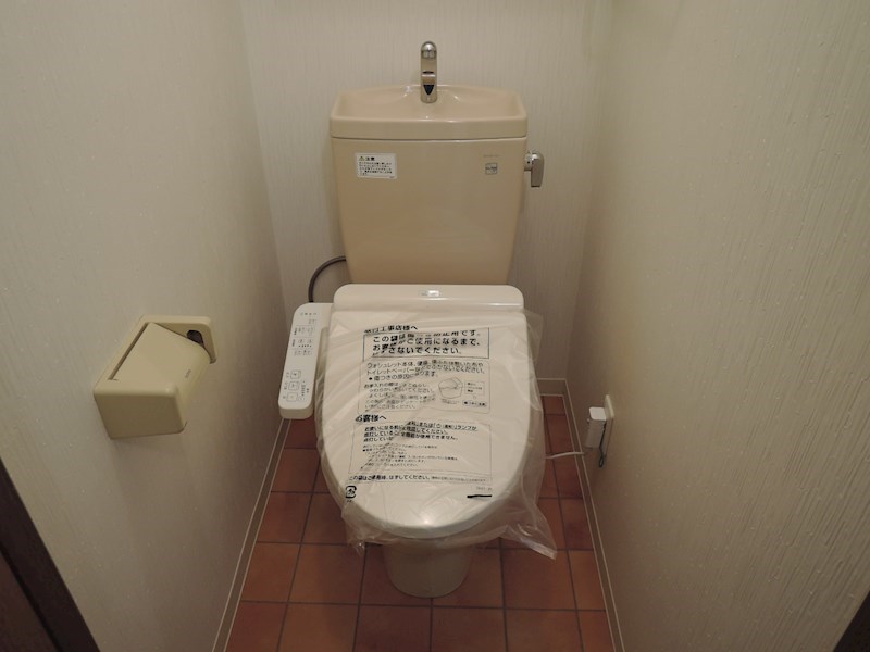 トイレ　トイレにウォシュレット便座で快適！