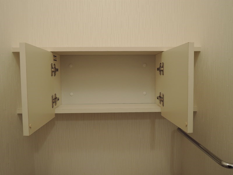 トイレ　トイレ上部の収納棚
