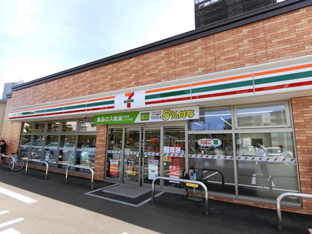コンビニ　セブンイレブン札幌厚別中央4条店（コンビニ）まで321m