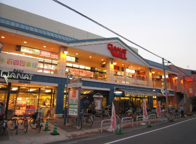 スーパー　デイリーカナートイズミヤ桑津店（スーパー）まで182m