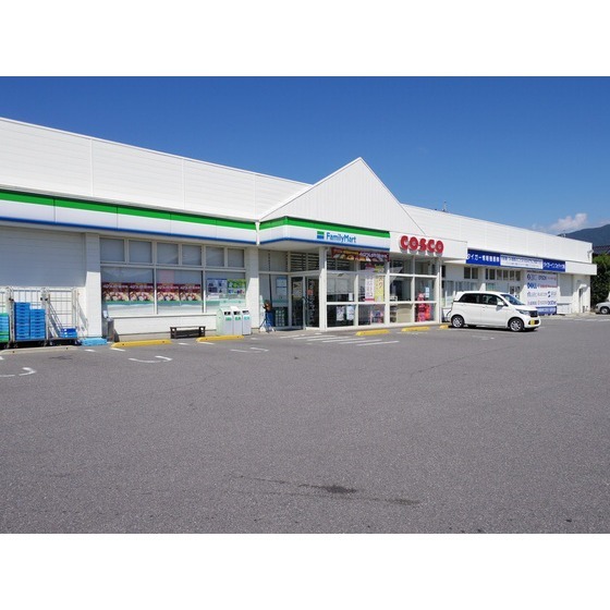 コンビニ　ファミリーマートコスコ寿店（コンビニ）まで180m