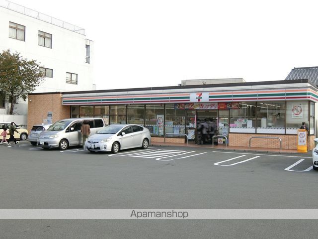 コンビニ　セブンイレブン（コンビニ）まで683m