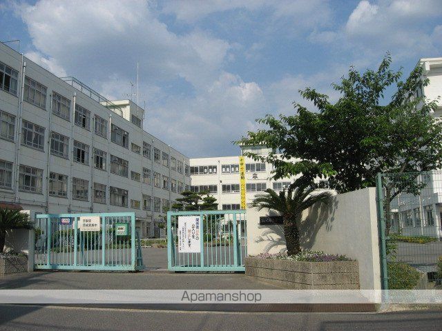 中学校　高槻市立第十中学校（中学校）まで961m