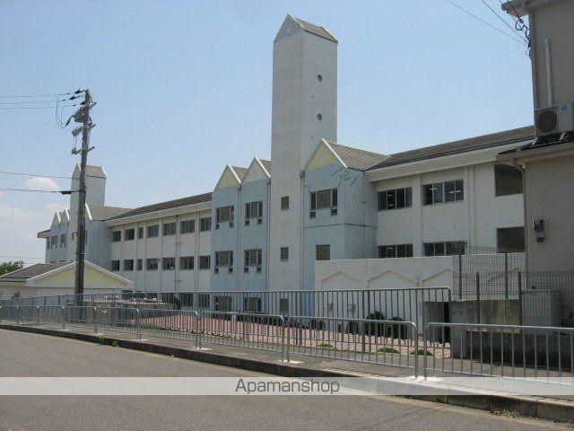 小学校　高槻市立阿武山小学校（小学校）まで976m