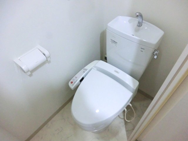 トイレ　☆温水洗浄便座付きです。☆