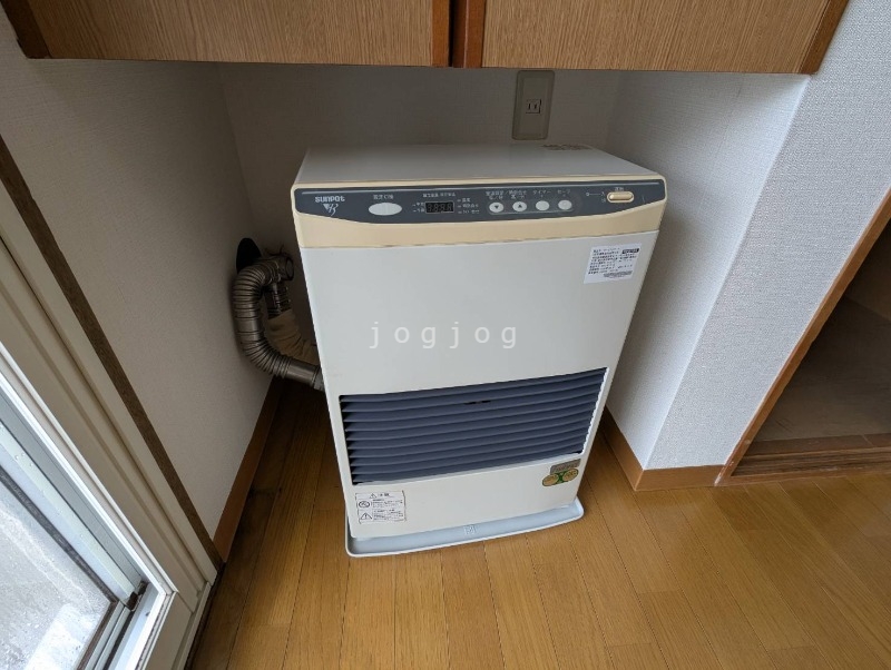 その他設備　冬はあったか石油ストーブです。