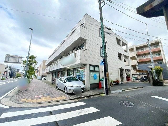 建物外観　駐車場