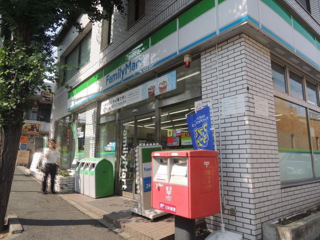 コンビニ　ファミリーマート（コンビニ）まで20m