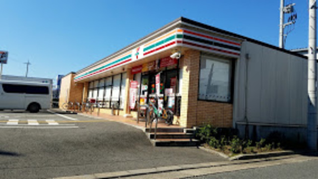 コンビニ　セブンイレブン枚方出屋敷西町店（コンビニ）まで708m