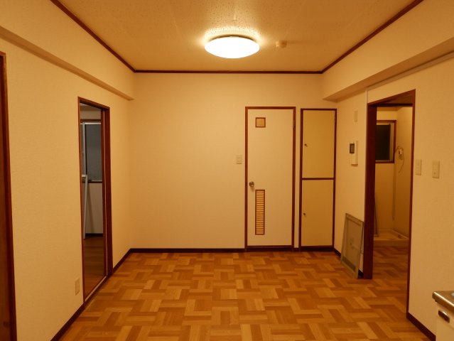 その他部屋・スペース　壁面収納があります　※クリーニング前