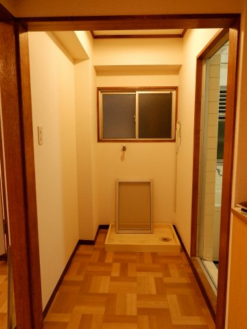 その他部屋・スペース　洗濯機置場は室内です　※クリーニング前