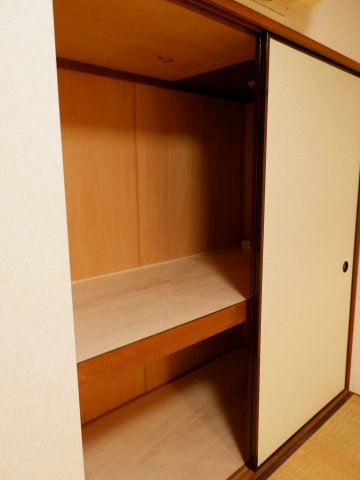 収納　収納力のある押入れ　※クリーニング前