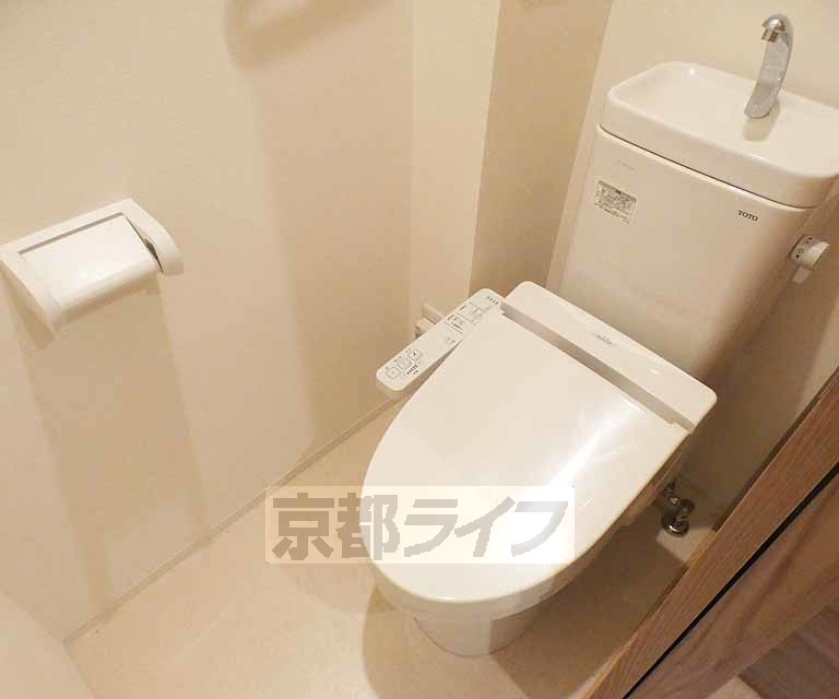 トイレ　ウォシュレットつき