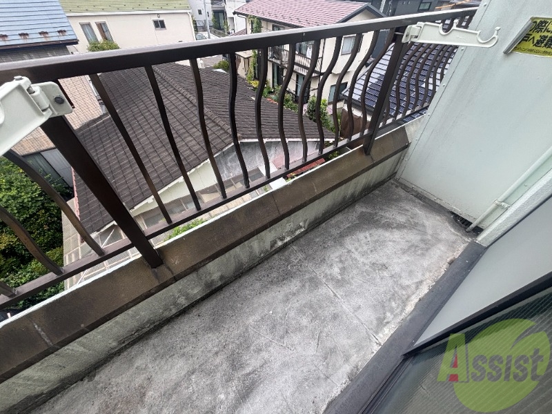 バルコニー　バルコニーが付いているので晴れた日は洗濯物が沢山干せますね