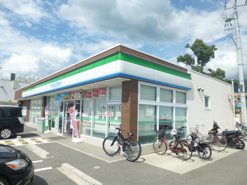コンビニ　ファミリーマート 八尾郡川店（コンビニ）まで410m
