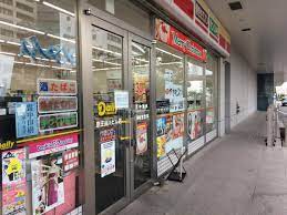 コンビニ　デイリーヤマザキ 京王品川ビル店（コンビニ）まで142m