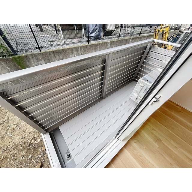 バルコニー　建築工事中