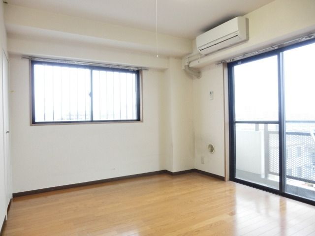 居室・リビング　2面採光の明るいお部屋です