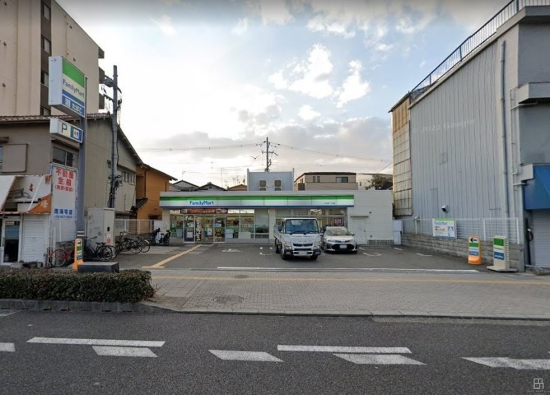 コンビニ　ファミリーマート浜口西一丁目店（コンビニ）まで790m