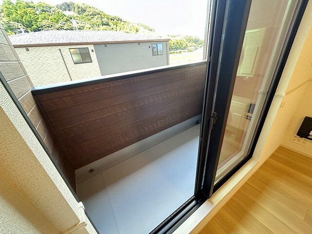 バルコニー　陽当たり良好なバルコニーです