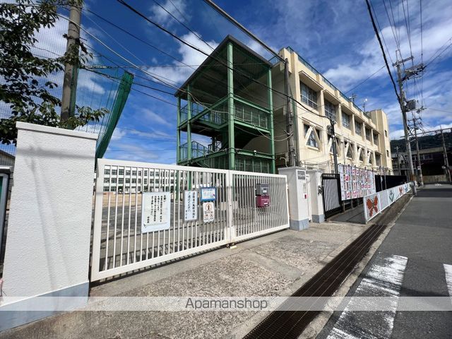 小学校　東大阪市立小学校枚岡西小学校（小学校）まで232m