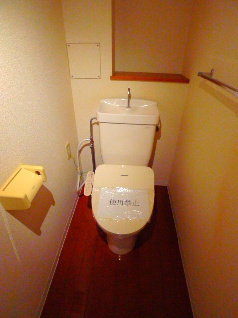 地下鉄名港線 日比野駅 徒歩10分 4階建 築28年のトイレ写真