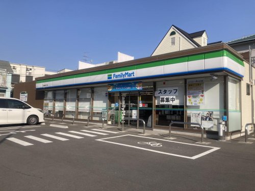 コンビニ　ファミリーマート 城南梅林2丁目店（コンビニ）まで794m