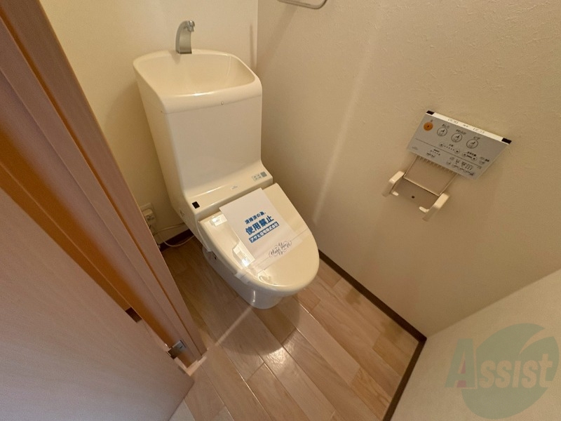 トイレ　シャワートイレになっているので快適です！