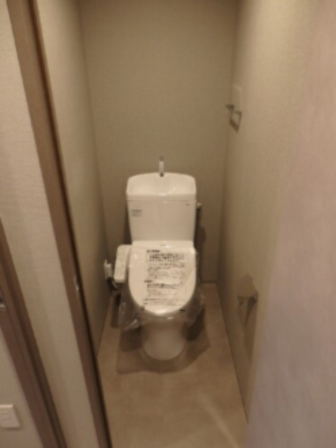 トイレ　※同建物の1DKの写真です。