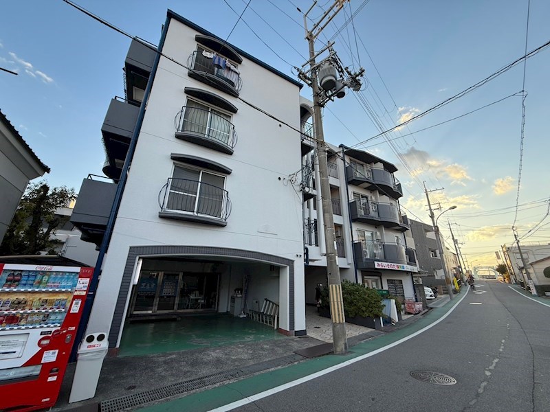 メゾンスリーエイト園田の外観写真