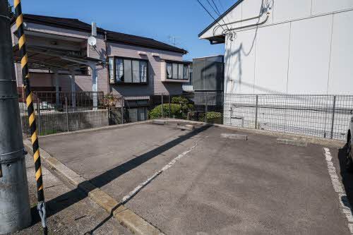 建物外観　駐車場