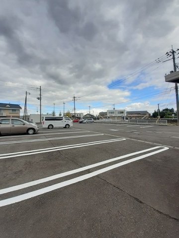 駐車場　車をお持ちの方に嬉しい駐車場付きの物件です