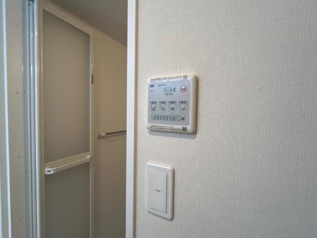 その他　給湯のリモコンです