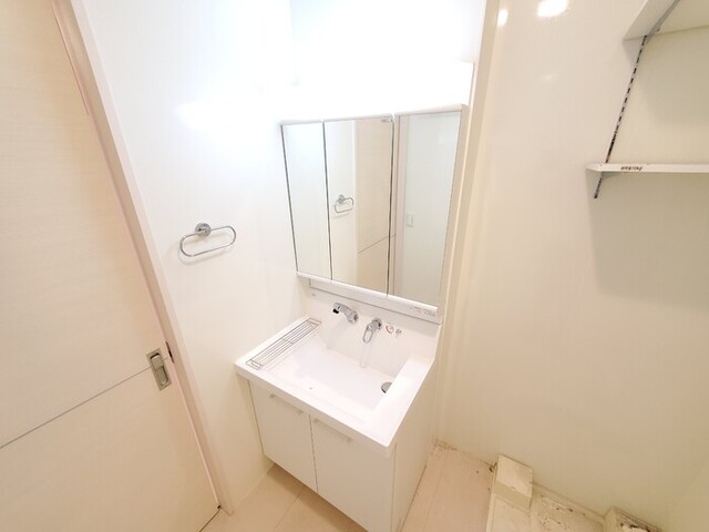 洗面設備　※参考画像　同タイプ１０３の写真です