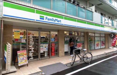 コンビニ　ファミリーマート 椎名町駅南口店（コンビニ）まで114m