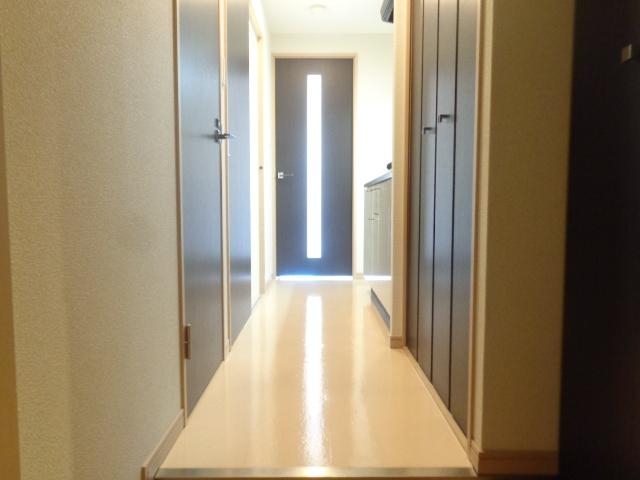 玄関　使いやすさを感じるシンプルな玄関