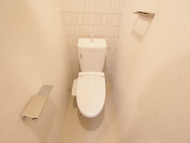 トイレ　温水洗浄便座付トイレ