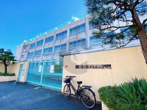 小学校　東大阪市立弥刀東小学校（小学校）まで469m