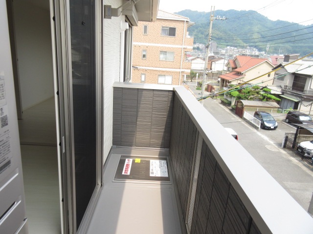 バルコニー　南向きです。　日当たり良好です。