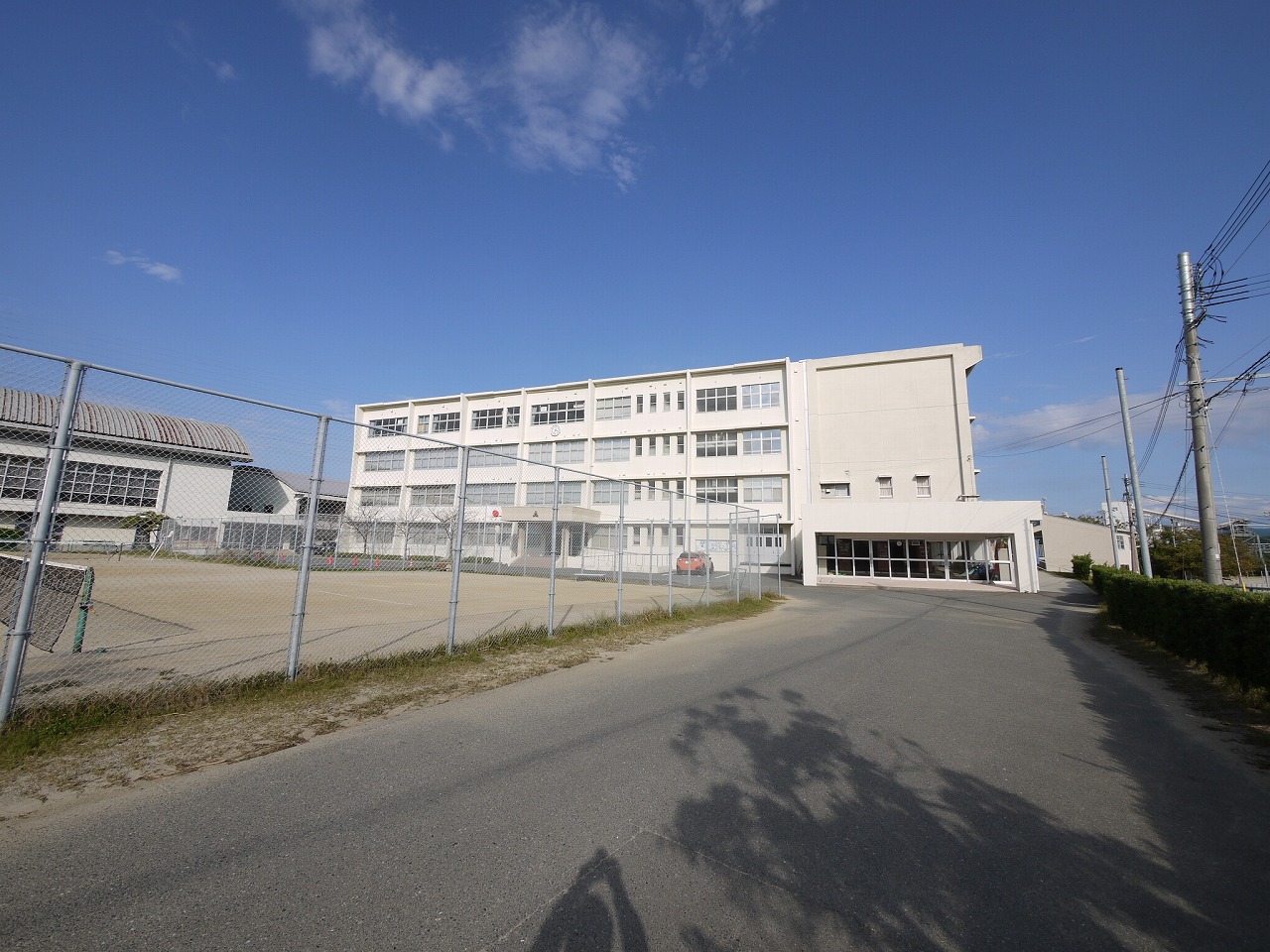 中学校　新宮町立新宮中学校（中学校）まで1191m