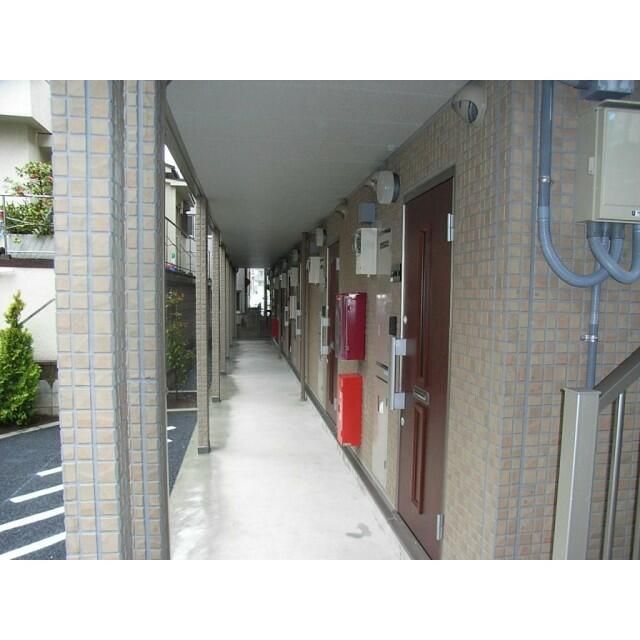 東京メトロ千代田線 北綾瀬駅 徒歩10分 3階建 築19年の玄関写真