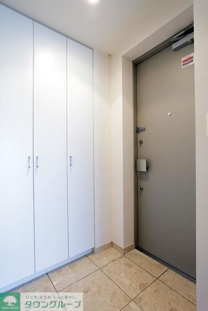 玄関　※写真は同タイプ住戸です。