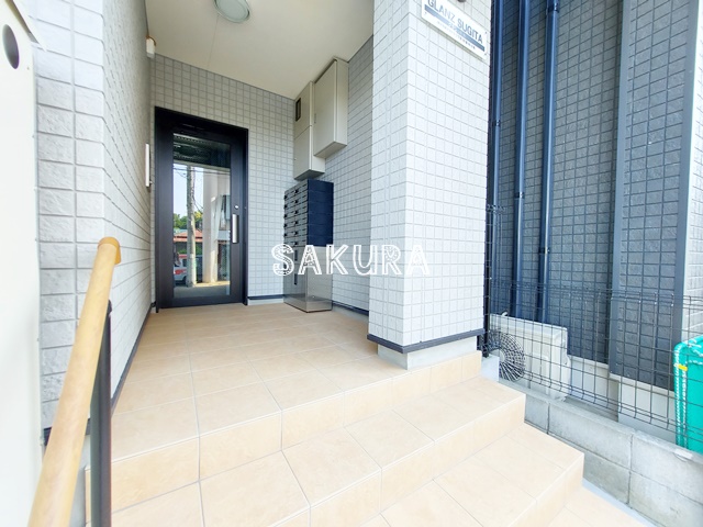 エントランス　お洒落な建物デザイン♪