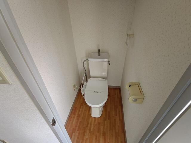 東武東上線 下赤塚駅 徒歩7分 3階建 築31年のトイレ写真