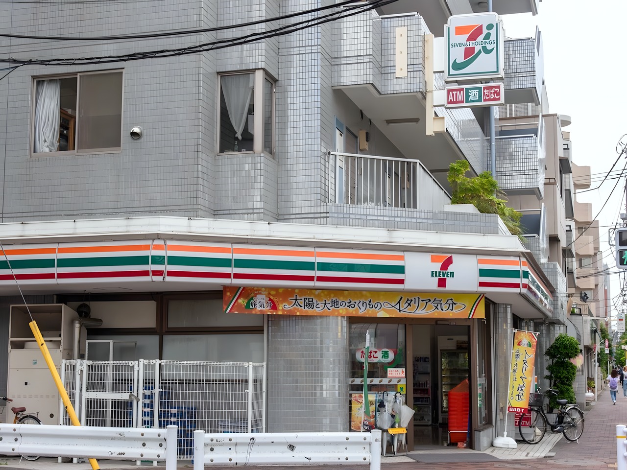コンビニ　写真（コンビニ）まで100m
