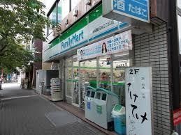 コンビニ　ファミリーマート（コンビニ）まで114m