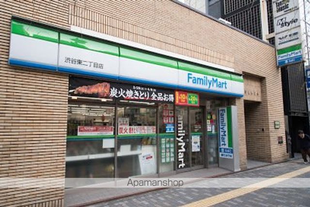 コンビニ　ファミリーマート（コンビニ）まで801m
