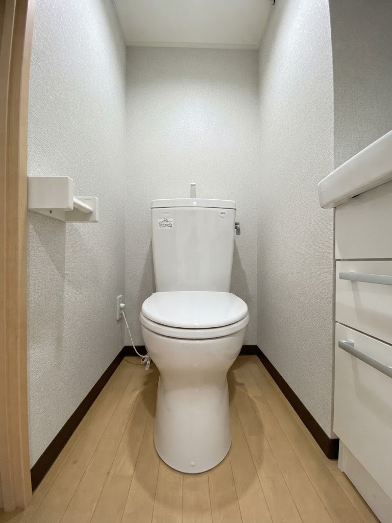 ＪＲ中央線 高円寺駅 徒歩6分 3階建 築20年のトイレ写真